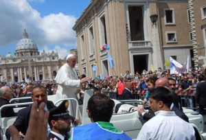 Papa sorprende a los participantes de la marcha por la vida en Roma