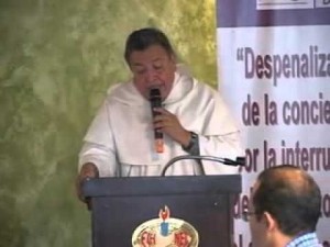 Julián Cruzalta, falso sacerdote promotor del aborto fue desenmascarado.